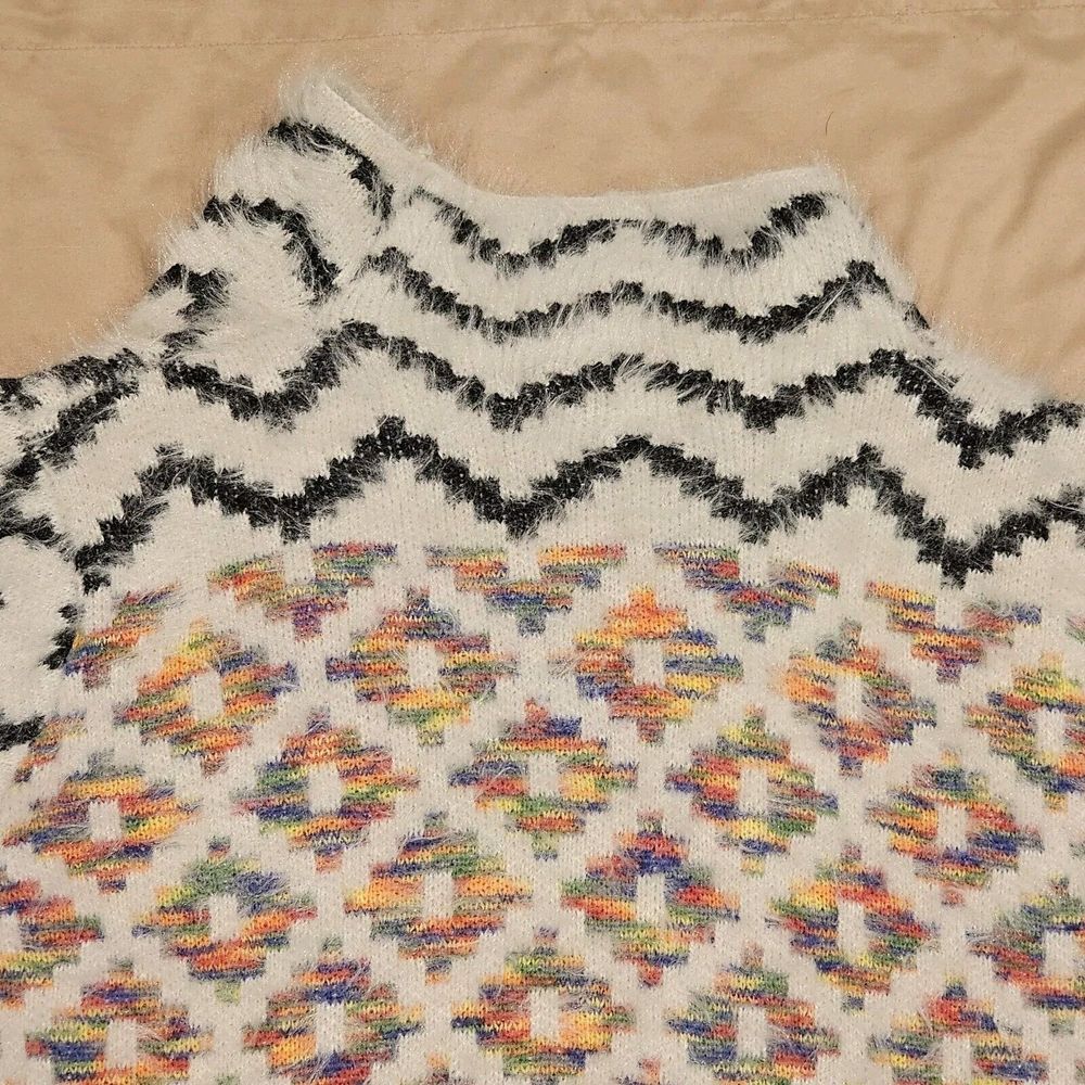 Aztec Patterned Women's Cardigan - Picture 15 of 15